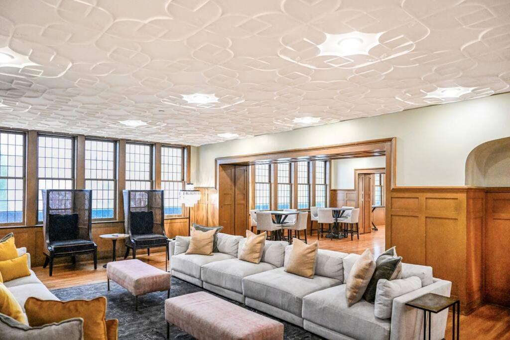 Heart Of Dt - Pool & Steam At Playhouse Square 315 Apartment Cleveland Exterior photo