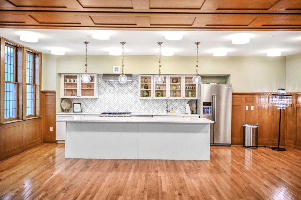 Heart Of Dt - Pool & Steam At Playhouse Square 315 Apartment Cleveland Exterior photo