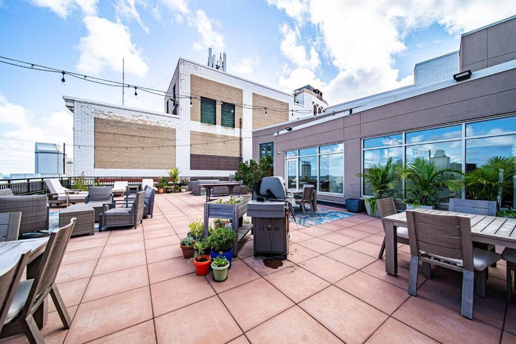 Heart Of Dt - Pool & Steam At Playhouse Square 315 Apartment Cleveland Exterior photo